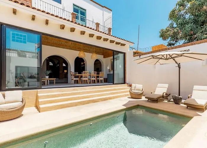 Holiday home Downtown Historic - Starlink Wifi - Pool *
